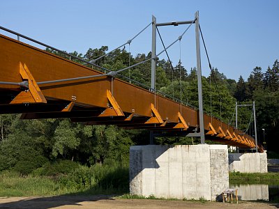 Zbořený Kostelec, Lávka cez Sázavu